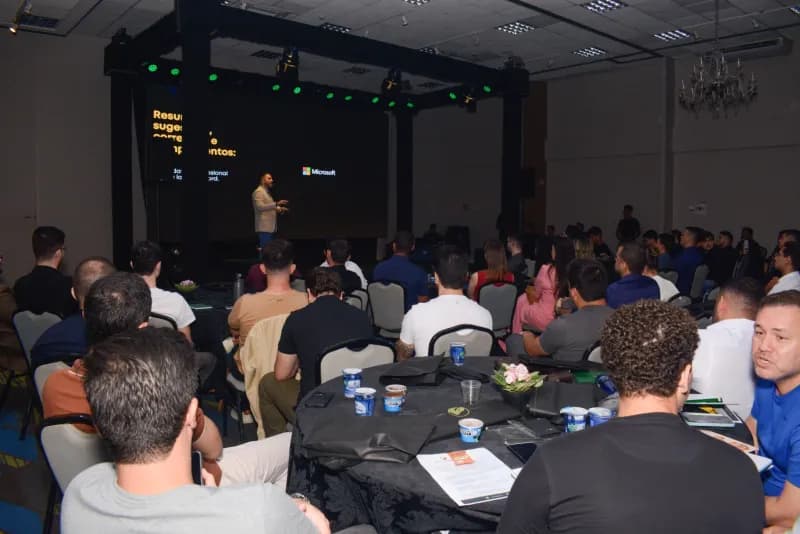 Leandro em evento com grande público