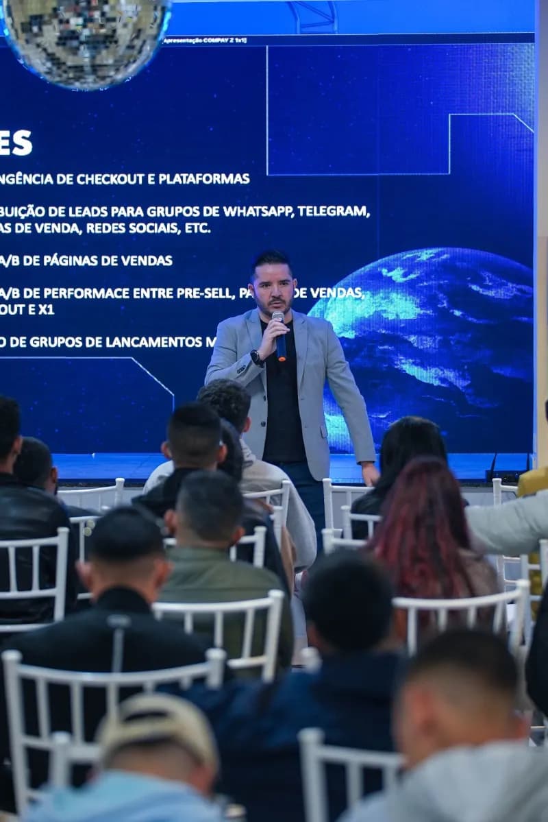 Leandro em palestra corporativa